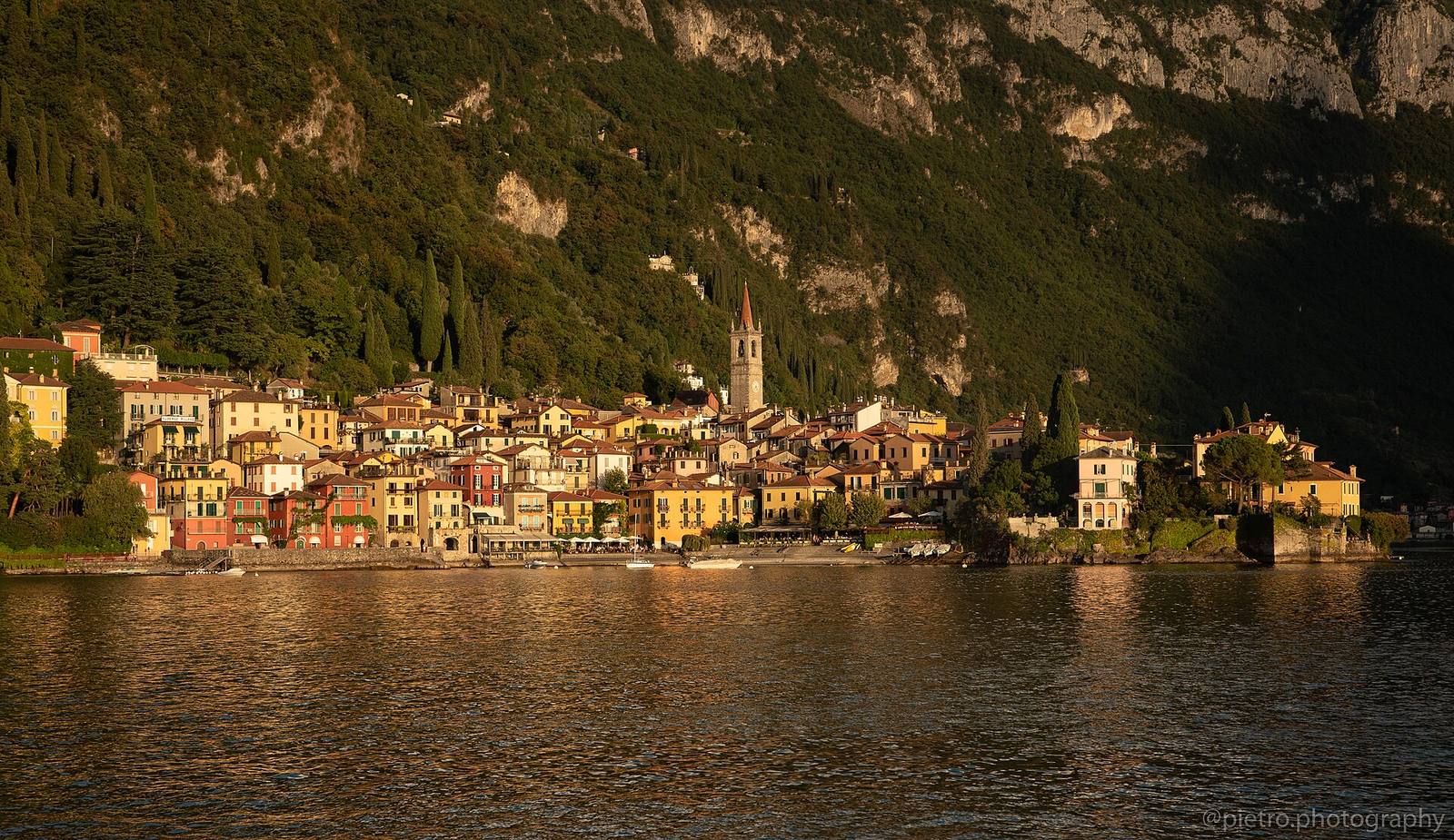 Varenna vista dal lago: il borgo è uno dei nove comuni della provincia di Lecco destinatari dei contributi regionali per l'abbattimento delle barriere architettoniche nelle abitazioni private.