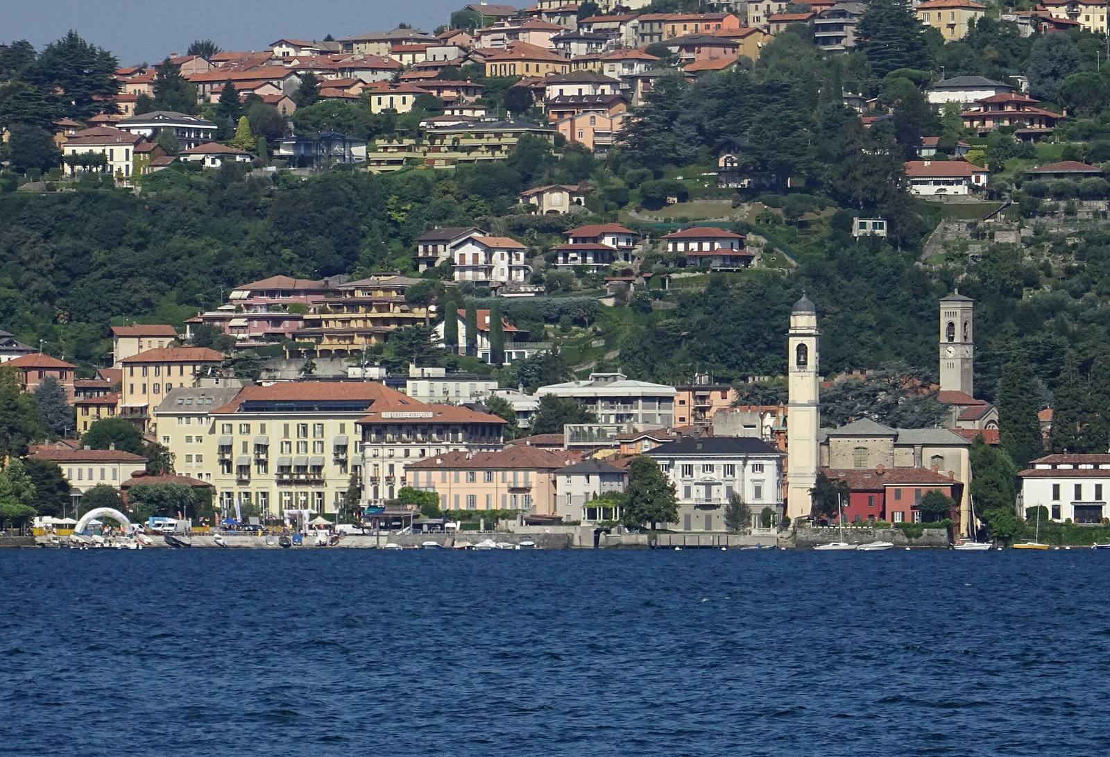 Cernobbio's waterfront: the Festa del Borgo took place here on September 19-20, marked by shopkeepers' protest.