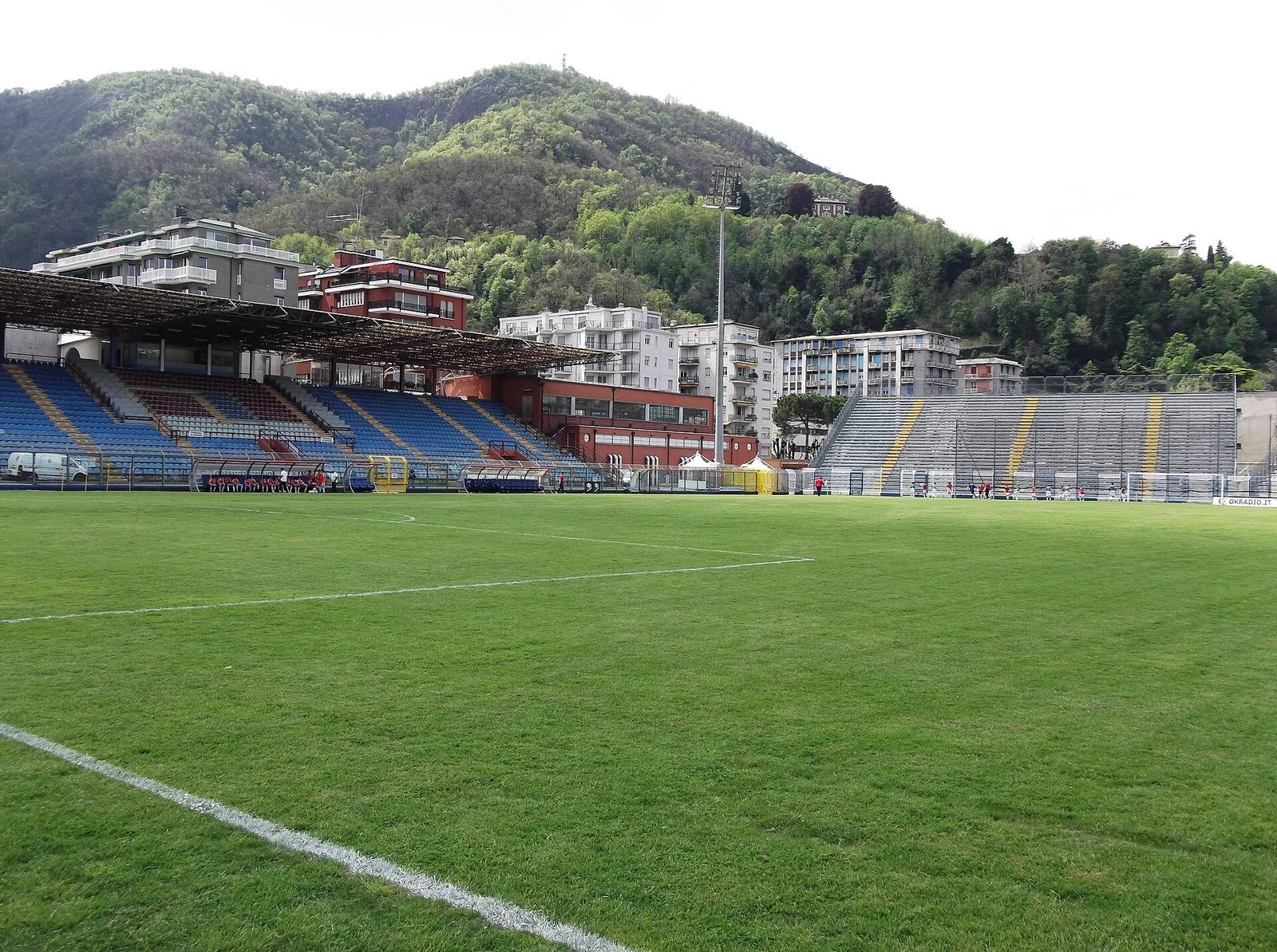 L'interno dello stadio Giuseppe Sinigaglia: piazzale Somaini, punto di partenza della manifestazione, si trova nella zona dell'hangar accanto allo stadio.