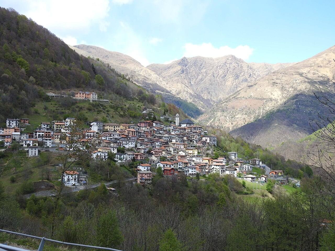 Cavargna, in Val Cavargna: the 62-year-old mushroom forager was found at Malè, in the municipality of Cusino, in the upper-lake area.