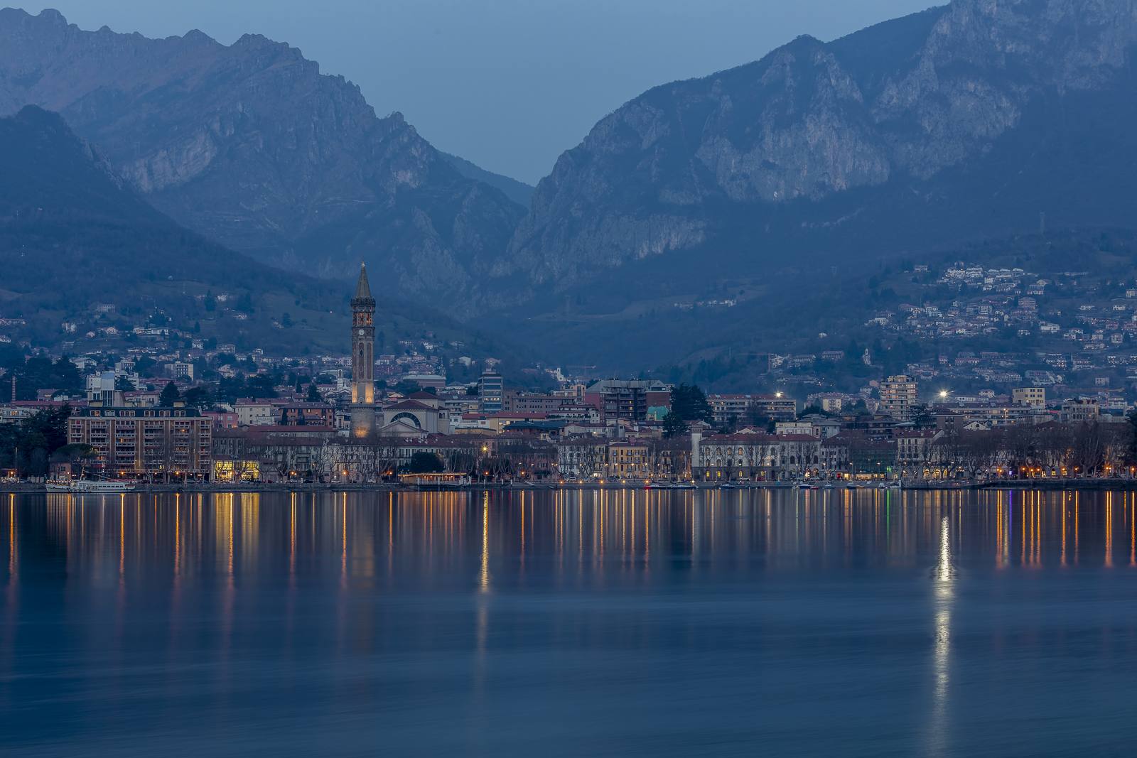 Lecco's lakefront at dusk, seen from Malgrate: the Lecco branch of the Lario at the heart of operation Lario Sicuro 2026.