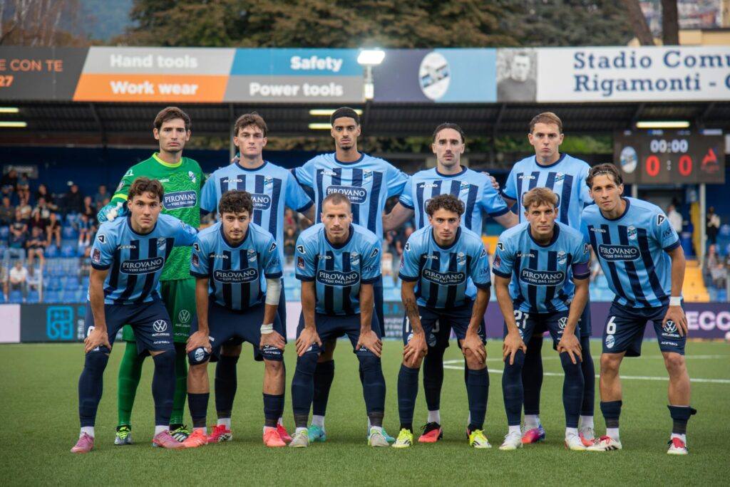 Lecco's eleven lined up at the Rigamonti-Ceppi: coach Valente opted for a 3-4-2-1 against Alcione Milano.