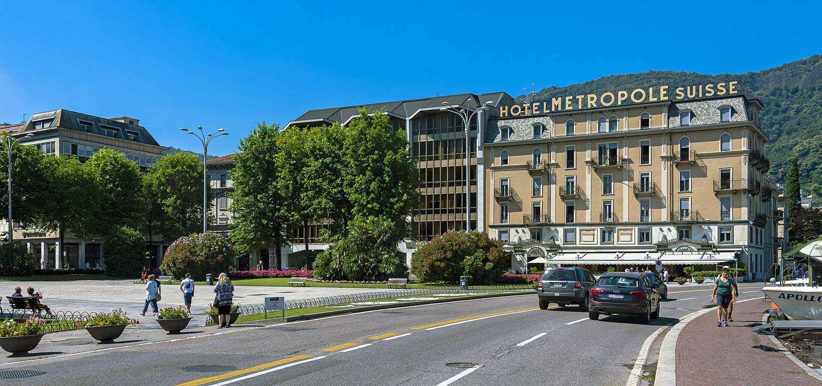 Piazza Cavour a Como, sul lungolago: secondo i dati presentati all'incontro, nel 2025 la provincia di Como ha esportato per oltre 6,2 miliardi di euro, con il tessile oltre un quinto del totale.