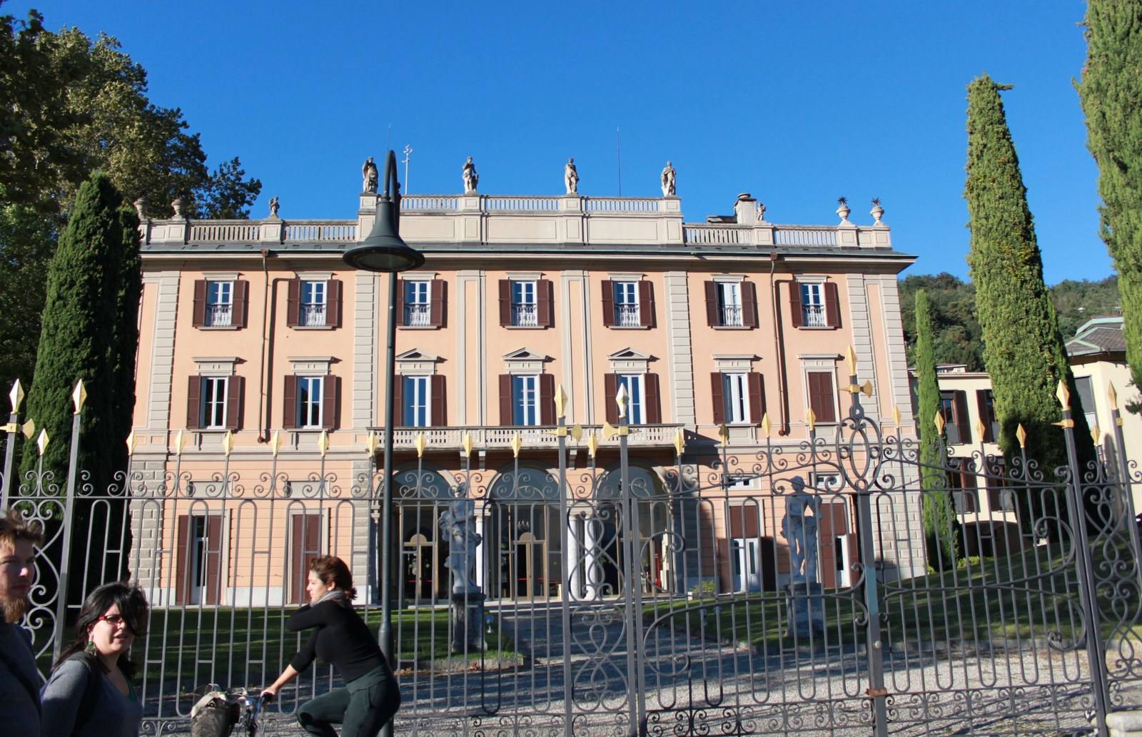 Villa Gallia, sul lungolago di Como, ha ospitato l'inaugurazione del 3 ottobre.